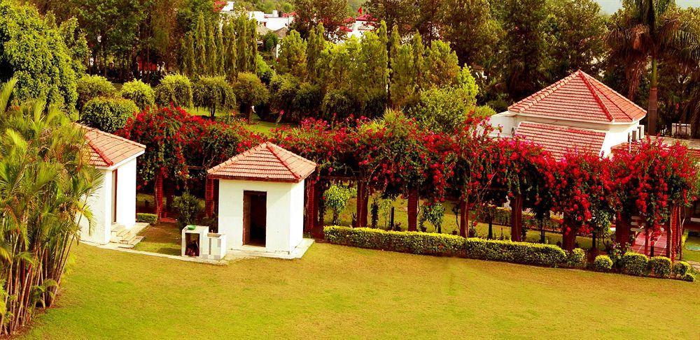 Hôtel Naturoville Ayurvedic And Yoga Retreat à Rishīkesh Extérieur photo