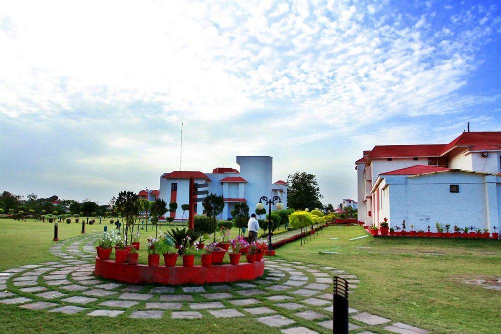 Hôtel Naturoville Ayurvedic And Yoga Retreat à Rishīkesh Extérieur photo