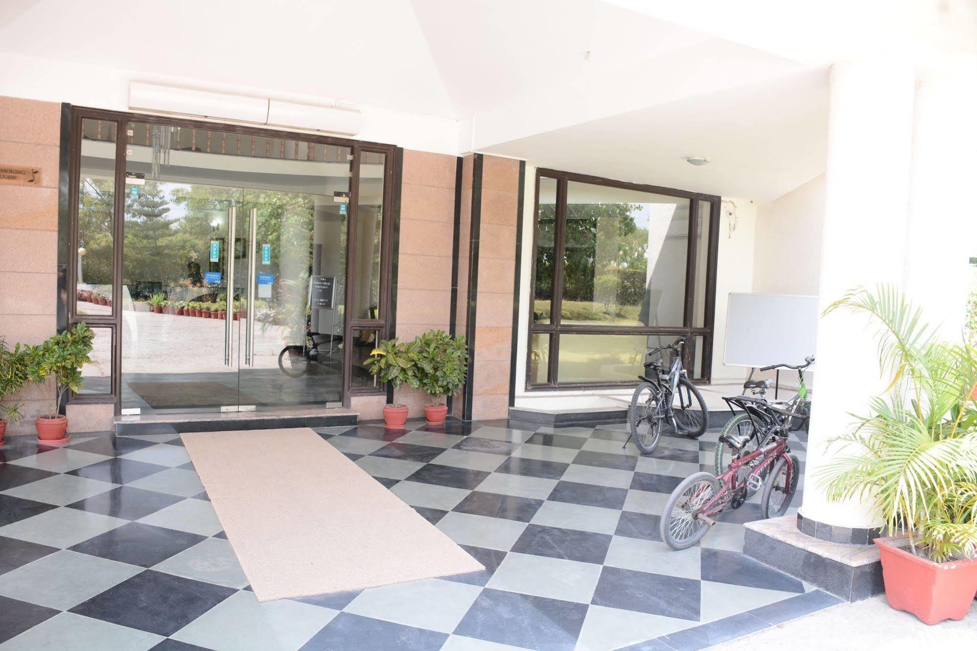 Hôtel Naturoville Ayurvedic And Yoga Retreat à Rishīkesh Extérieur photo