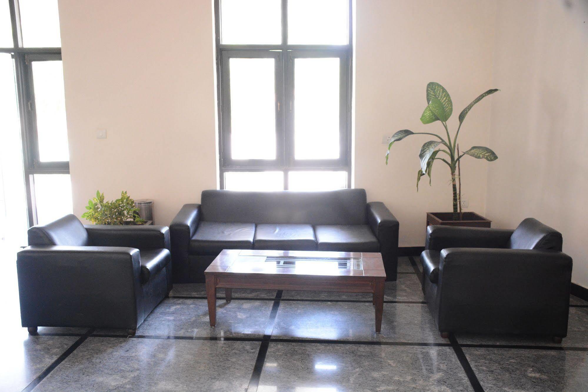 Hôtel Naturoville Ayurvedic And Yoga Retreat à Rishīkesh Extérieur photo