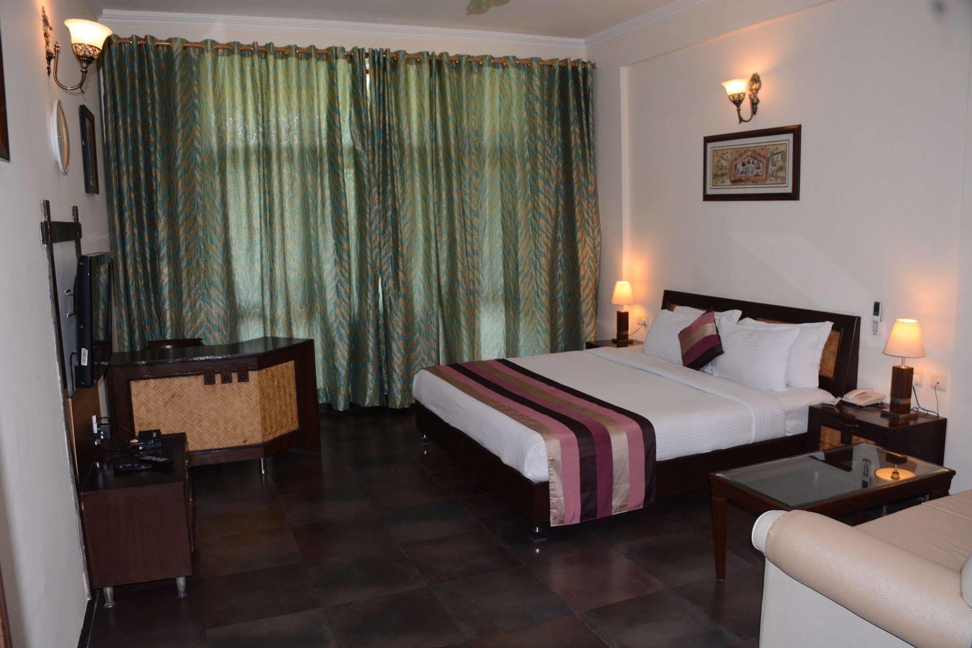 Hôtel Naturoville Ayurvedic And Yoga Retreat à Rishīkesh Extérieur photo