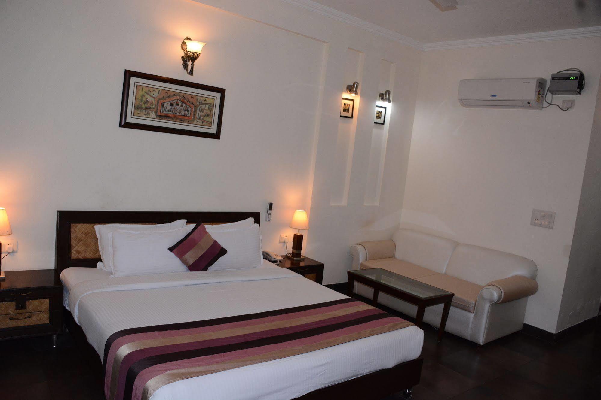 Hôtel Naturoville Ayurvedic And Yoga Retreat à Rishīkesh Extérieur photo