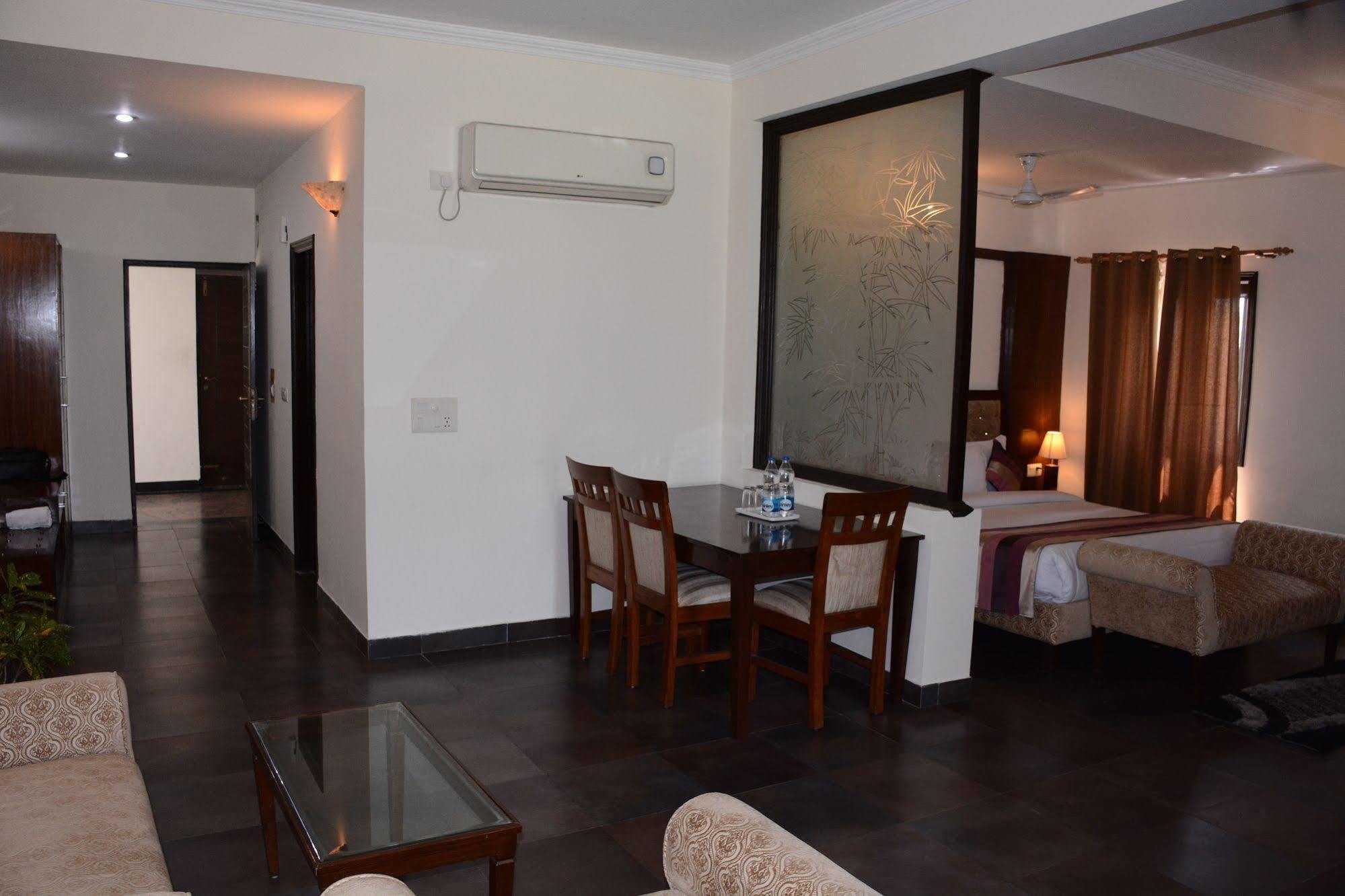 Hôtel Naturoville Ayurvedic And Yoga Retreat à Rishīkesh Extérieur photo
