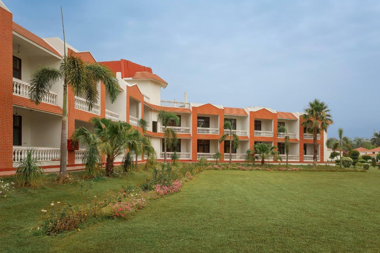 Hôtel Naturoville Ayurvedic And Yoga Retreat à Rishīkesh Extérieur photo