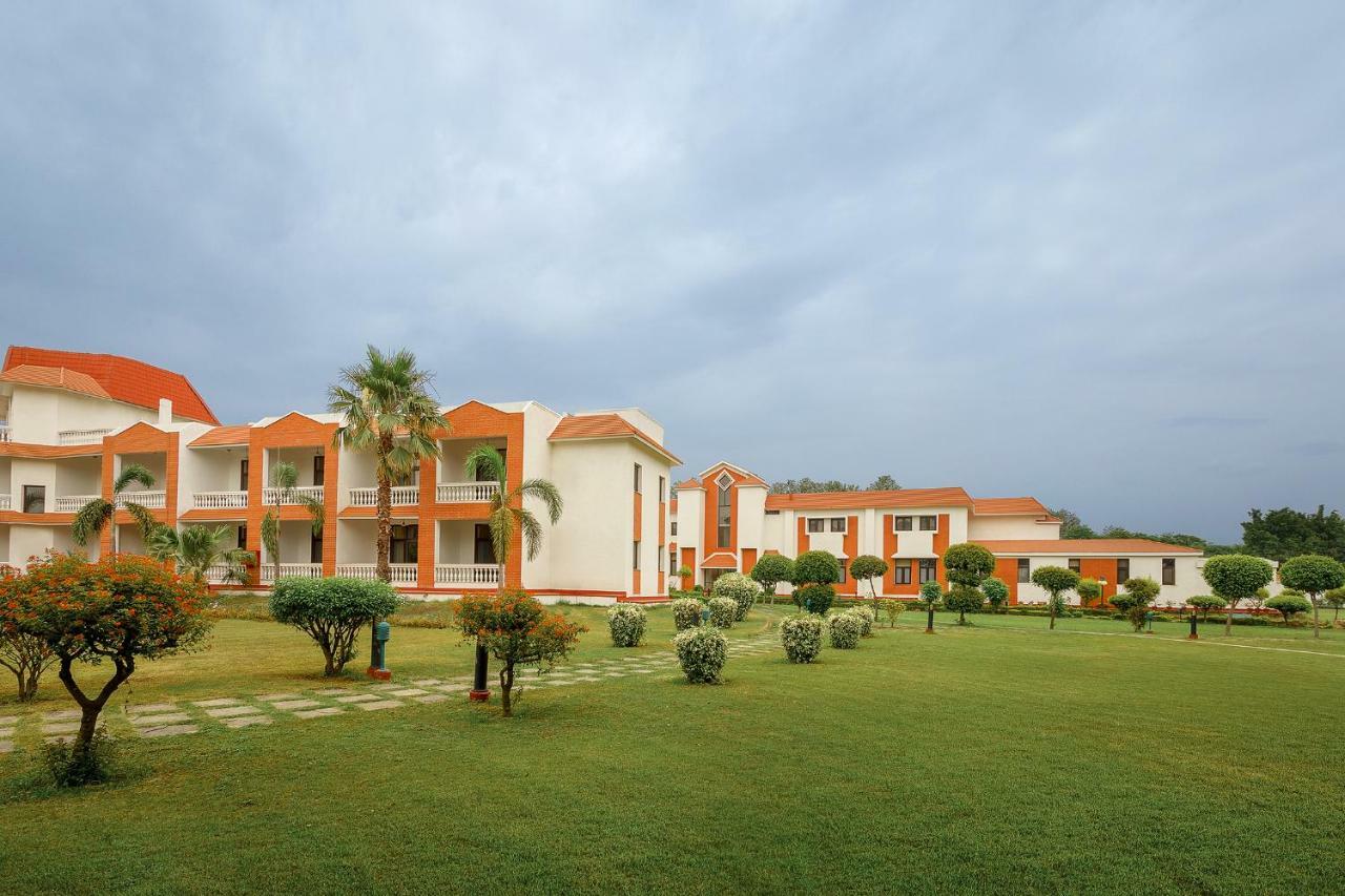 Hôtel Naturoville Ayurvedic And Yoga Retreat à Rishīkesh Extérieur photo
